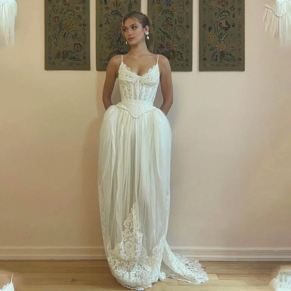 Vintage Spaghetti Straps V-neck Lace Applique Bridal Grown A Line Wedding Dresses Custom Made 2026 Rode De Morrie
Vintage Spaghetti Straps V-neck Lace Applique Bridal Grown A Line Wedding Dresses Custom Made 2026 Rode De Morrie