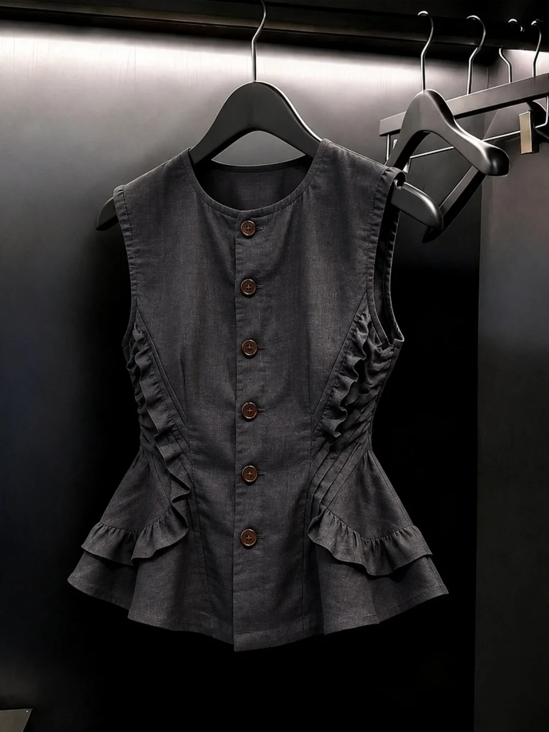 Summer Design Casual Sleeveless Vest Waist-Cinching Single Button Elegant Commute Top Korean Style Straight Cut Silk Blend
Summer Design Casual Sleeveless Vest Waist-Cinching Single Button Elegant Commute Top Korean Style Straight Cut Silk Blend