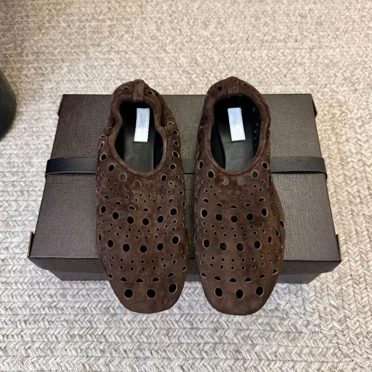 Luxury Designer Personalized Elastic Fold Flat Bottom Super Soft Grandma Shoes Hollow Breathable Mary Jane Cave Shoes
Luxury Designer Personalized Elastic Fold Flat Bottom Super Soft Grandma Shoes Hollow Breathable Mary Jane Cave Shoes