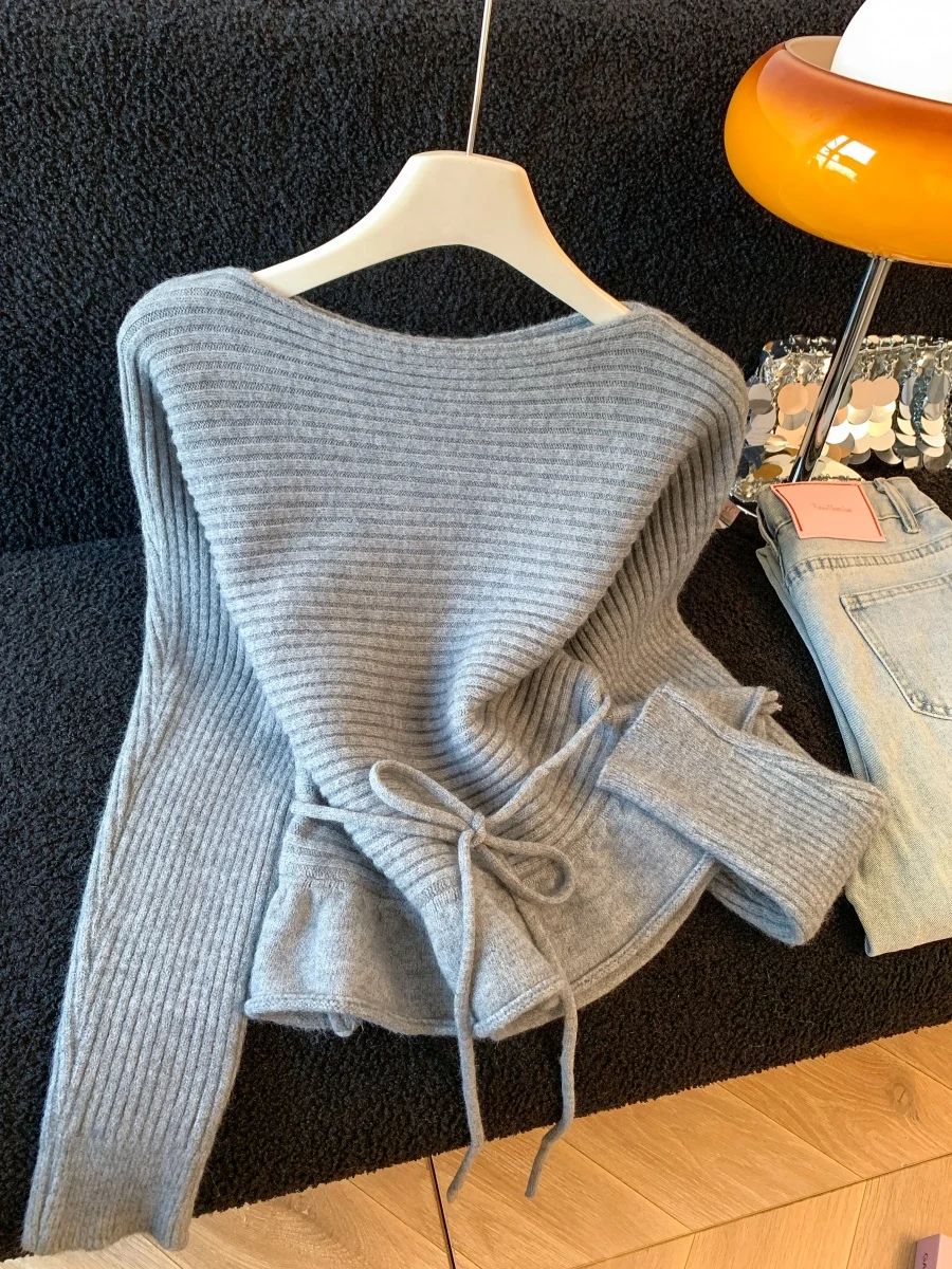 Elegant Short Sleeveless Knitted Top Women's Autumn Winter Fashion Belted Long Sleeve Neckline Floral Lace Trim Top
Elegant Short Sleeveless Knitted Top Women's Autumn Winter Fashion Belted Long Sleeve Neckline Floral Lace Trim Top