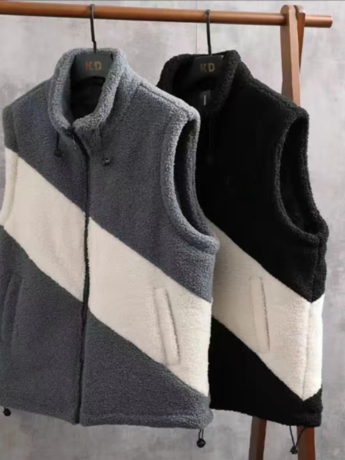 Мужской жилет из овечьей шерсти, осенне-зимняя верхняя одежда, для старшеклассников, теплый жилет с наплечниками, весенний тренд, молодежный...
Мужской жилет из овечьей шерсти, осенне-зимняя верхняя одежда, для старшеклассников, теплый жилет с наплечниками, весенний тренд, молодежный...