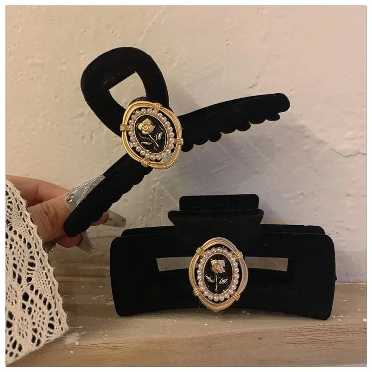 Black Rose Scratch Clip Velvet Retro French Style Small Fragrance New Shark Clip Hair Clip for Women Hair Claw
Black Rose Scratch Clip Velvet Retro French Style Small Fragrance New Shark Clip Hair Clip for Women Hair Claw