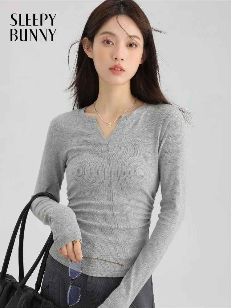 Slim Fit V Neck T Shirt for Women Stretch Long Sleeve Top Elegant Gray Knit Base Layer Outfit for Autumn Casual Daily Wear
Slim Fit V Neck T Shirt for Women Stretch Long Sleeve Top Elegant Gray Knit Base Layer Outfit for Autumn Casual Daily Wear