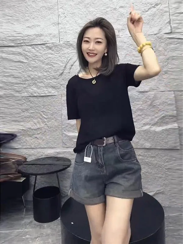 2026 Summer Trendy Women's Fashion Set High Waist Wide Leg Shorts Loose Fit Short Sleeve Top And Bottoms plus Size Casual Style
2026 Summer Trendy Women's Fashion Set High Waist Wide Leg Shorts Loose Fit Short Sleeve Top And Bottoms plus Size Casual Style