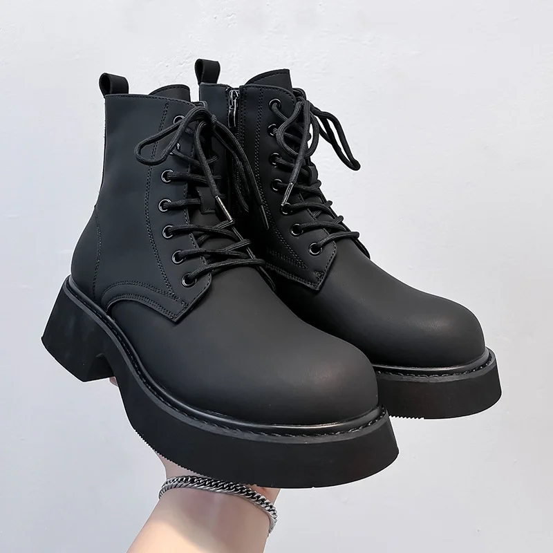 Мужские роскошные модные осенне-зимние ботинки в британском стиле, оригинальная кожаная обувь на шнуровке, ковбойские ботинки на платформе, высокие мотоциклетные ботинки
Мужские роскошные модные осенне-зимние ботинки в британском стиле, оригинальная кожаная обувь на шнуровке, ковбойские ботинки на платформе, высокие мотоциклетные ботинки