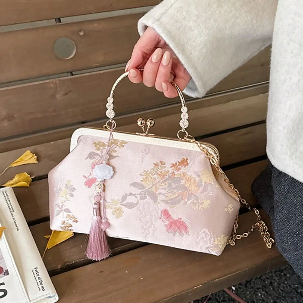 Cheongsam Accessories Chinese Style Handbag Elegant with Pendant Embroidery Banquet Bag Single Shoulder Temperament
Cheongsam Accessories Chinese Style Handbag Elegant with Pendant Embroidery Banquet Bag Single Shoulder Temperament