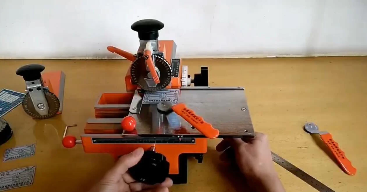 Metal Signage Machine Carving Machine DRVXIN-01 Stainless Steel Signage Marking Machine Manual Aluminum Signage Typewriter
Metal Signage Machine Carving Machine DRVXIN-01 Stainless Steel Signage Marking Machine Manual Aluminum Signage Typewriter