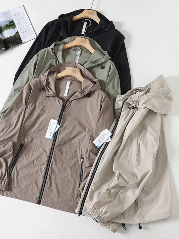 Мужская повседневная легкая летняя куртка с капюшоном для защиты от солнца, дышащая, водонепроницаемая, из нейлона и полиэстера, на молнии, удлиненная
Мужская повседневная легкая летняя куртка с капюшоном для защиты от солнца, дышащая, водонепроницаемая, из нейлона и полиэстера, на молнии, удлиненная