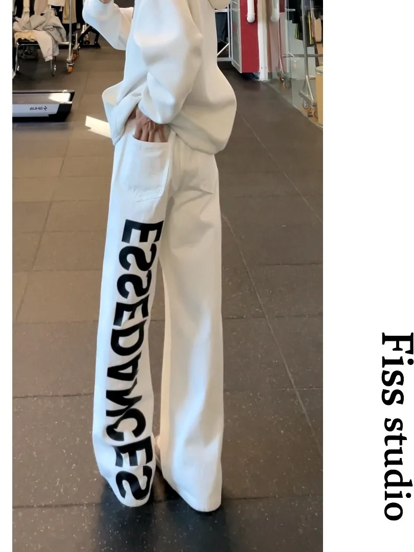 American Style Loose Fit Straight Leg Jeans Men's Spring Autumn New Letter Design Casual High Waist Denim Pants for Teens
American Style Loose Fit Straight Leg Jeans Men's Spring Autumn New Letter Design Casual High Waist Denim Pants for Teens