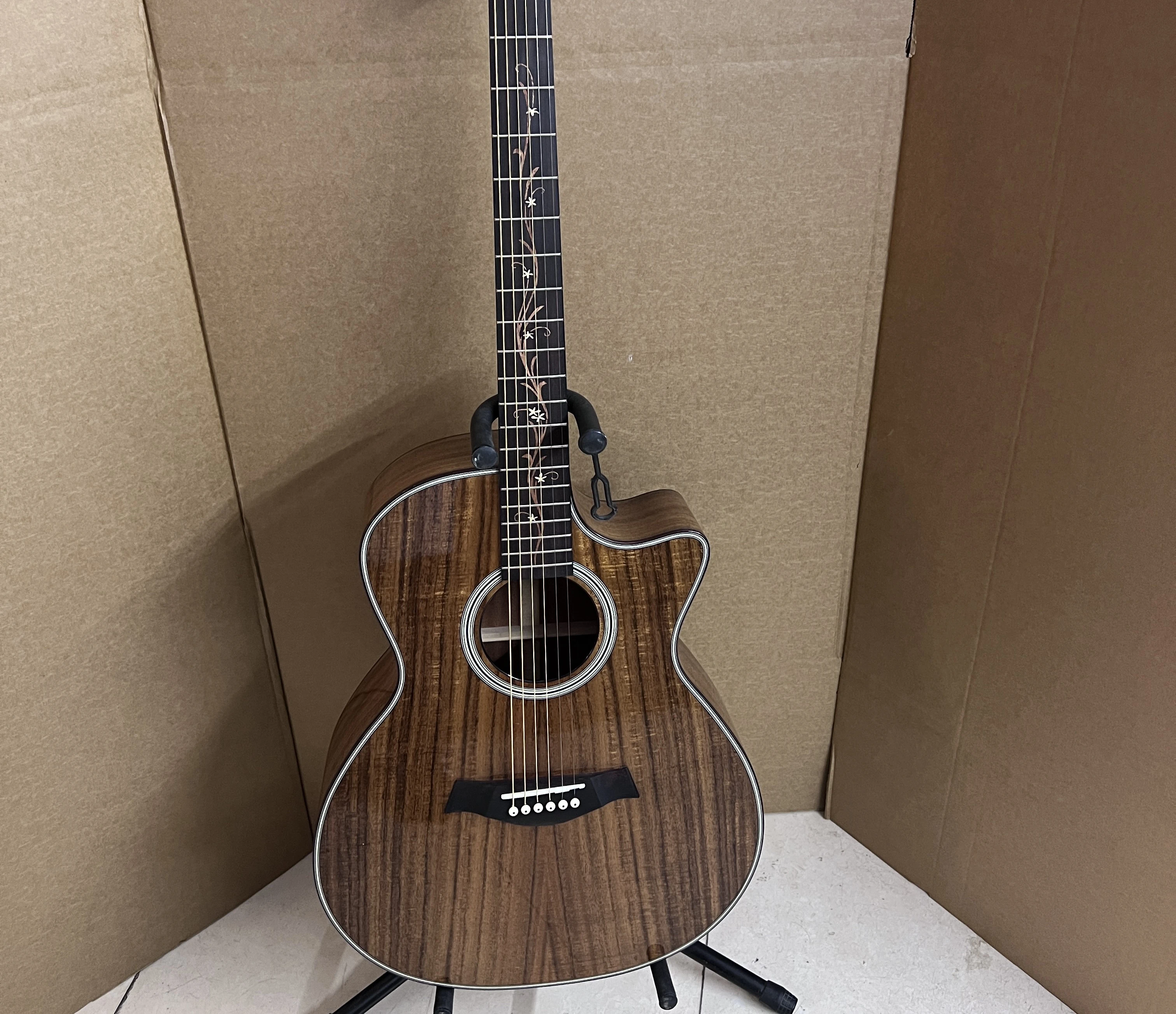 High Qulity Acoustic Guitar Dark Brown Natural Wood Color Solid Top Bone Nut & Saddle,20 Frets, 6-String, Ideal for Live Pe
High Qulity Acoustic Guitar Dark Brown Natural Wood Color Solid Top Bone Nut & Saddle,20 Frets, 6-String, Ideal for Live Pe