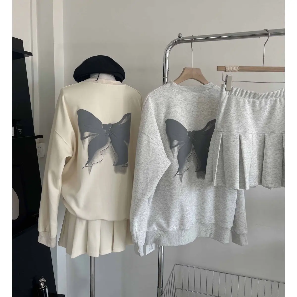 Sweet Hot Girl Suit for Women's Spring and Autumn O-neck Loose Fitting Hoodie A-line Short Skirt Two-piece Set Female Clothes
Sweet Hot Girl Suit for Women's Spring and Autumn O-neck Loose Fitting Hoodie A-line Short Skirt Two-piece Set Female Clothes