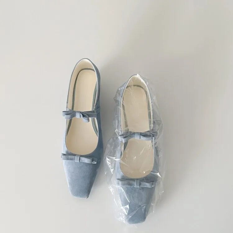 2026 New French Gentle Square Head Bow Single Shoes Women Low Heel Pumps Light Mouth Temperament Mary Jane Shoes Sky Blue
2026 New French Gentle Square Head Bow Single Shoes Women Low Heel Pumps Light Mouth Temperament Mary Jane Shoes Sky Blue