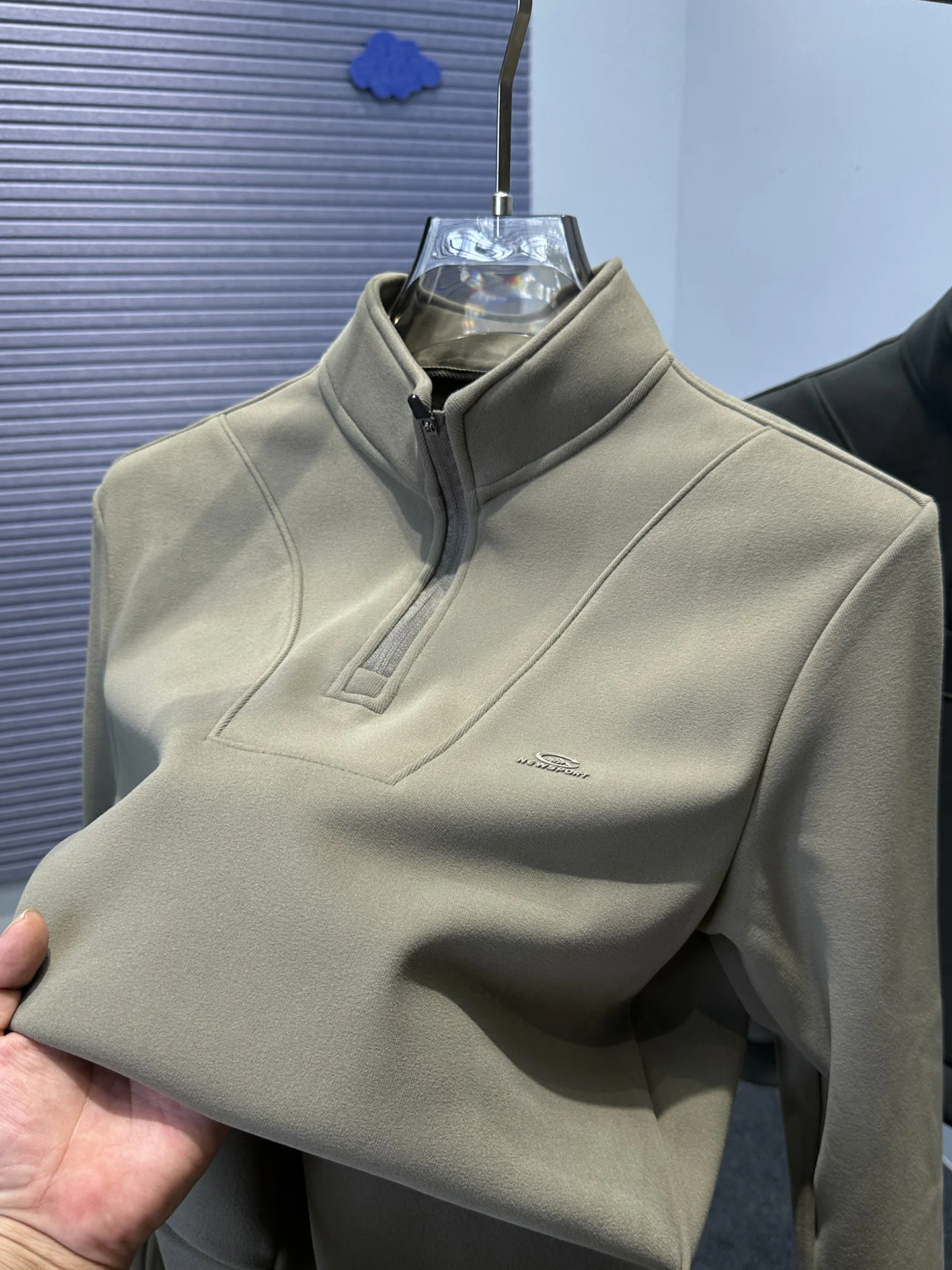 Утепленная флисовая толстовка мужская осенне-зимняя с длинным рукавом на молнии, повседневная, теплая, приталенная, из смеси полиэстера и спандекса
Утепленная флисовая толстовка мужская осенне-зимняя с длинным рукавом на молнии, повседневная, теплая, приталенная, из смеси полиэстера и спандекса