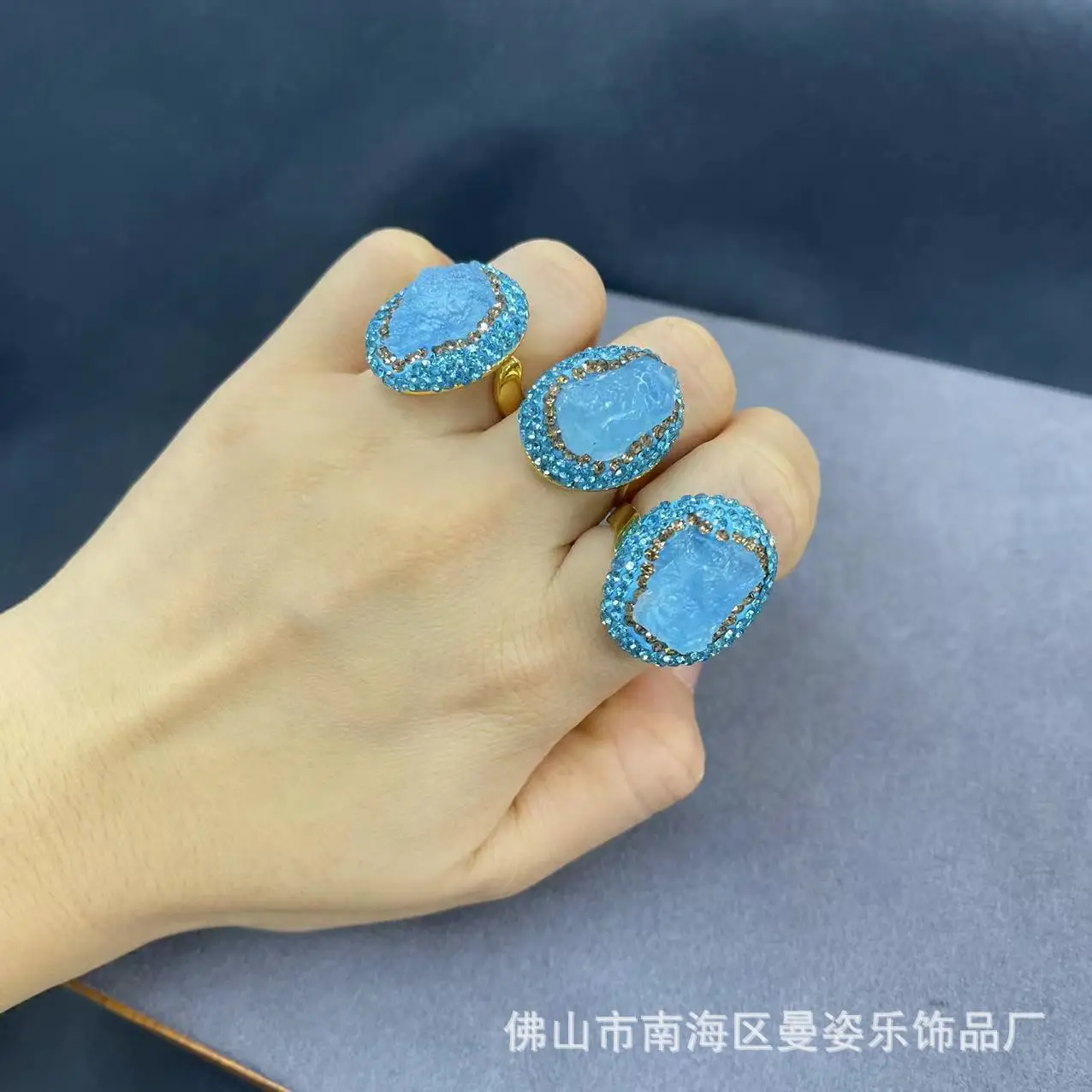 Handmade genuine natural aquamarine rough stone ring European jewelry soft pottery live mouth vantage light luxury men
Handmade genuine natural aquamarine rough stone ring European jewelry soft pottery live mouth vantage light luxury men