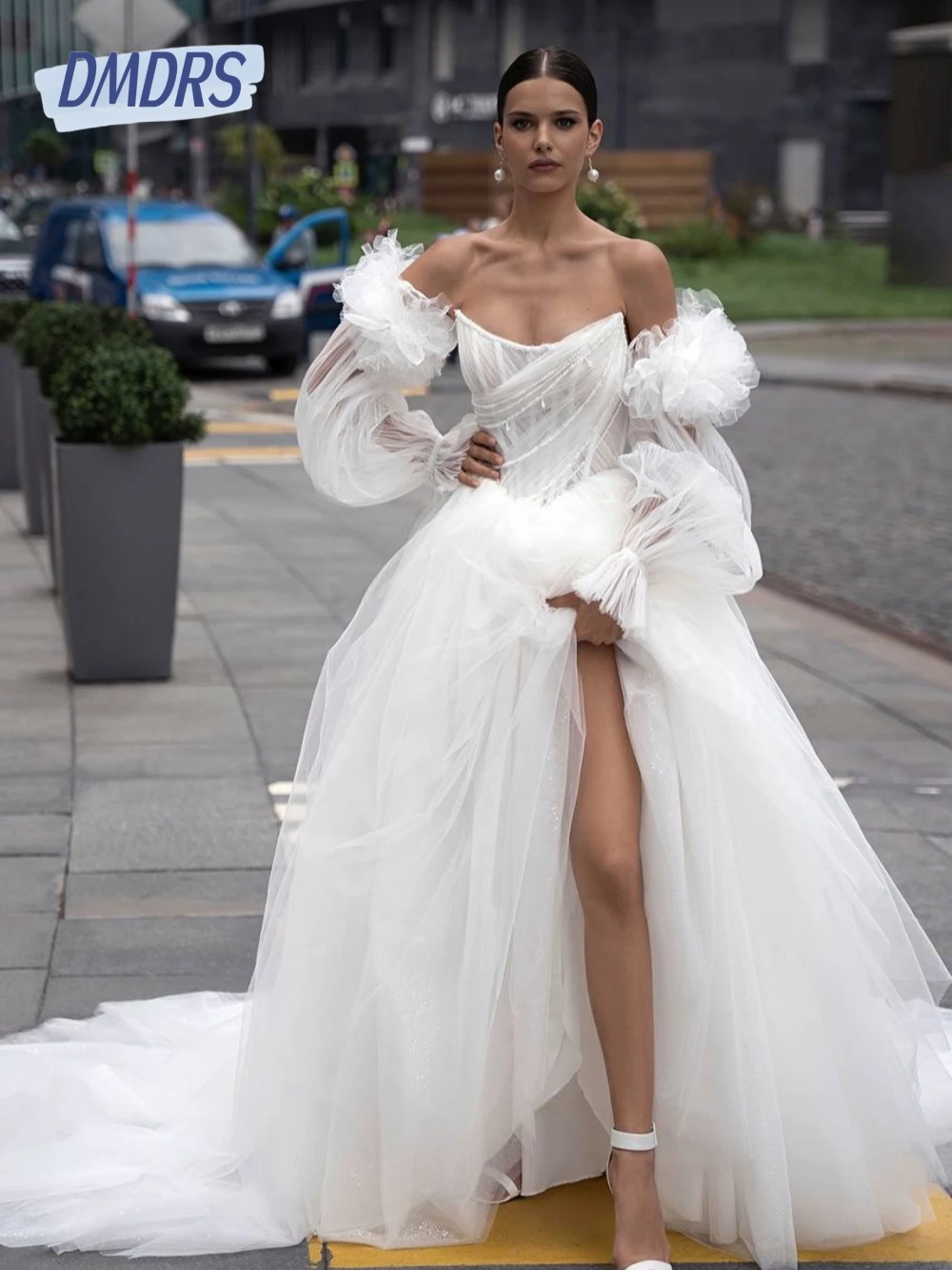 Simple Fashionable Corset Wedding Dress White Side Slit Pearls Bride Wear Elegant Zipper Back Tulle Strapless Customized Women
Simple Fashionable Corset Wedding Dress White Side Slit Pearls Bride Wear Elegant Zipper Back Tulle Strapless Customized Women