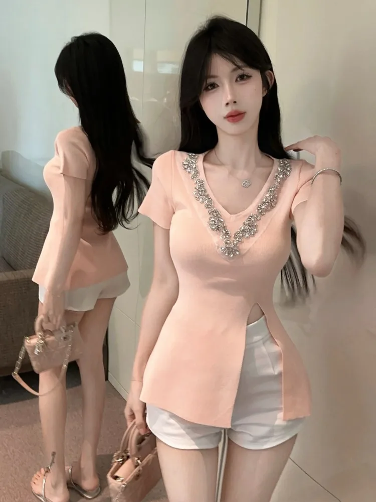 Elegant Pure Desire Lightweight Luxury Heavy Embellished Diamond V-neck Short Sleeve Knitwear Slim Fit Waist Cinched Slit
Elegant Pure Desire Lightweight Luxury Heavy Embellished Diamond V-neck Short Sleeve Knitwear Slim Fit Waist Cinched Slit
