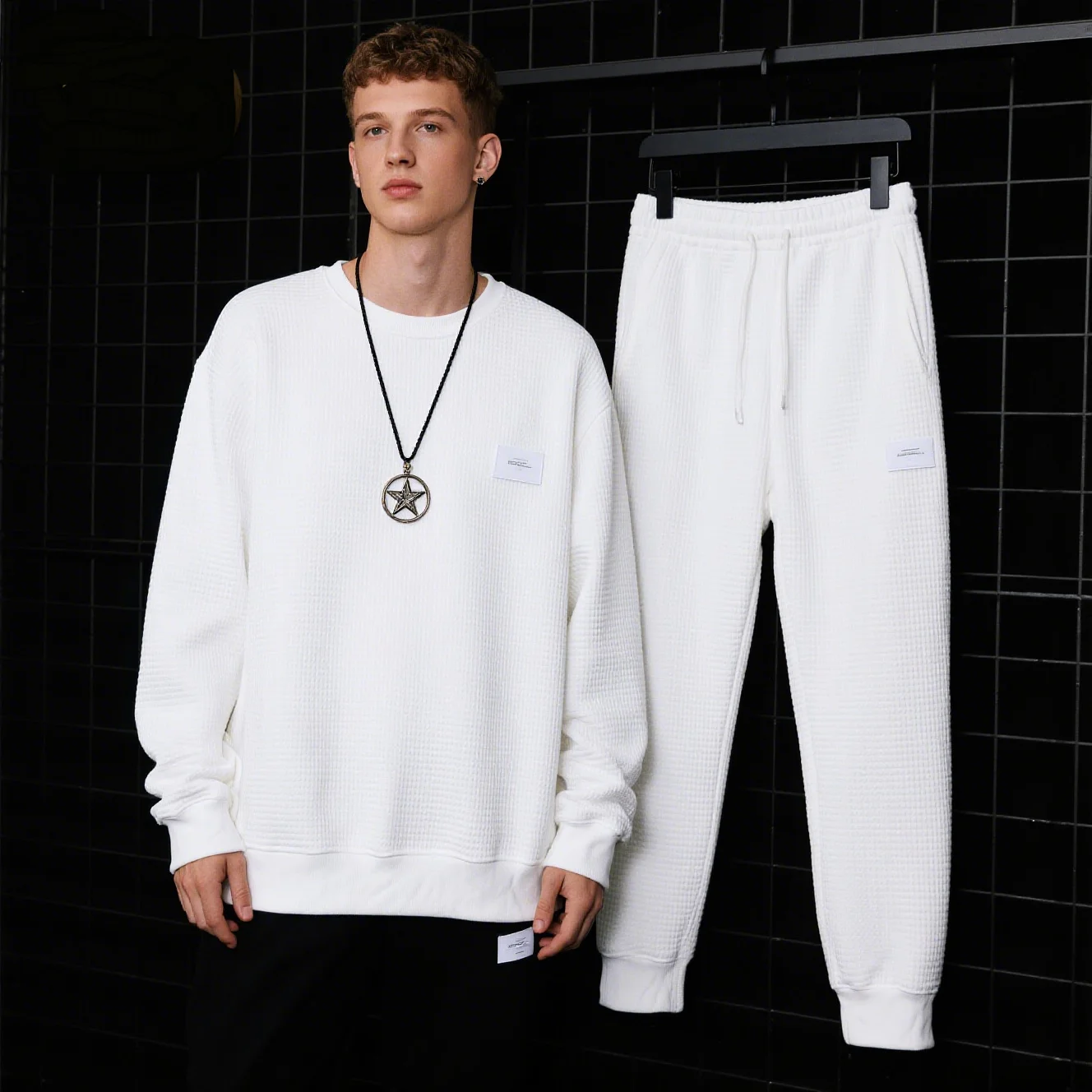 Autumn and Winter Men's Casual Waffle Long Sleeve Set New Waffle Round Neck Hoodie Long Sleeve Long Pants Two Piece Set
Autumn and Winter Men's Casual Waffle Long Sleeve Set New Waffle Round Neck Hoodie Long Sleeve Long Pants Two Piece Set