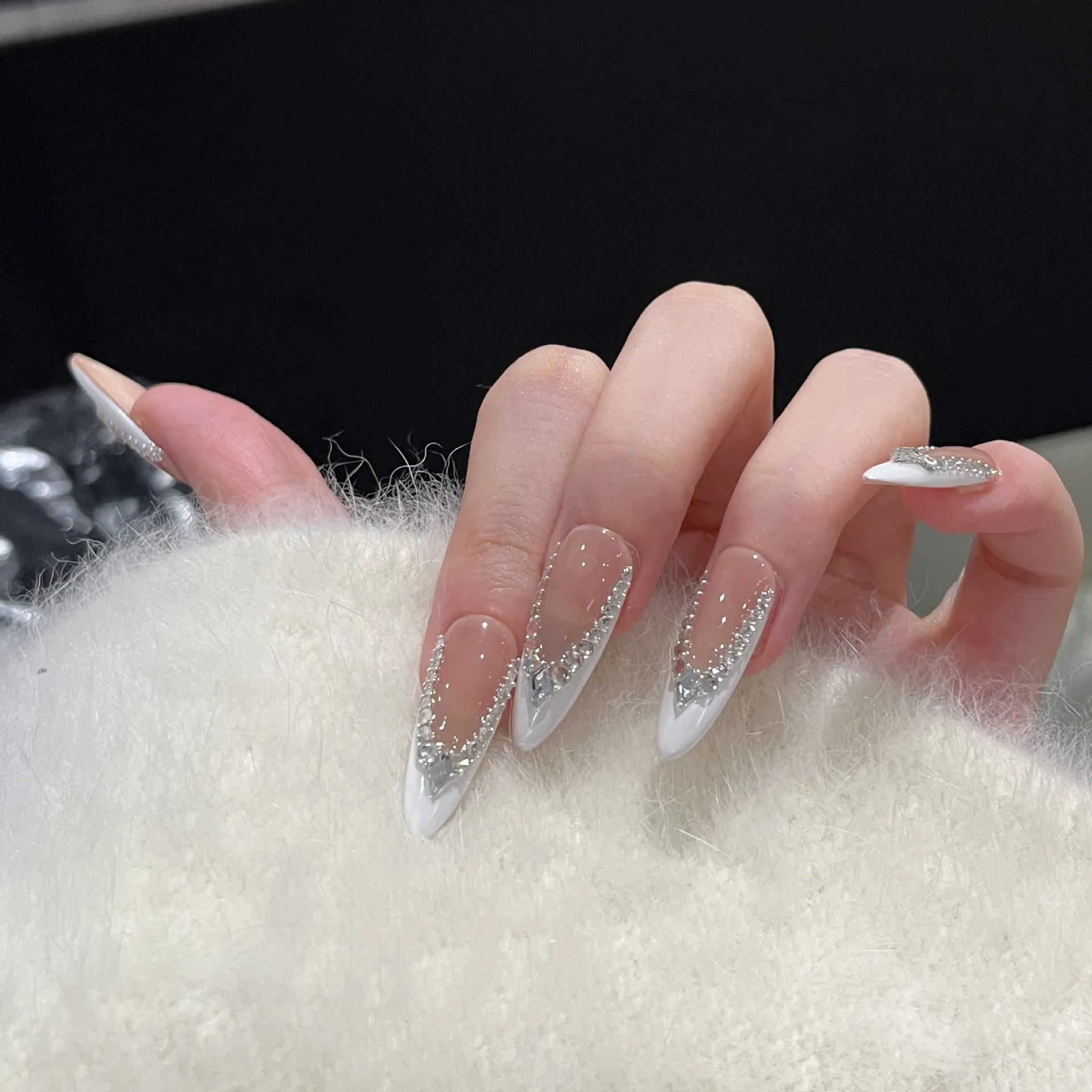 10Pcs Luxury Handmade Long Press On Nails Nude Color White French Style Full Rhinestone Design False Nails Wearable Nails Tips
10Pcs Luxury Handmade Long Press On Nails Nude Color White French Style Full Rhinestone Design False Nails Wearable Nails Tips