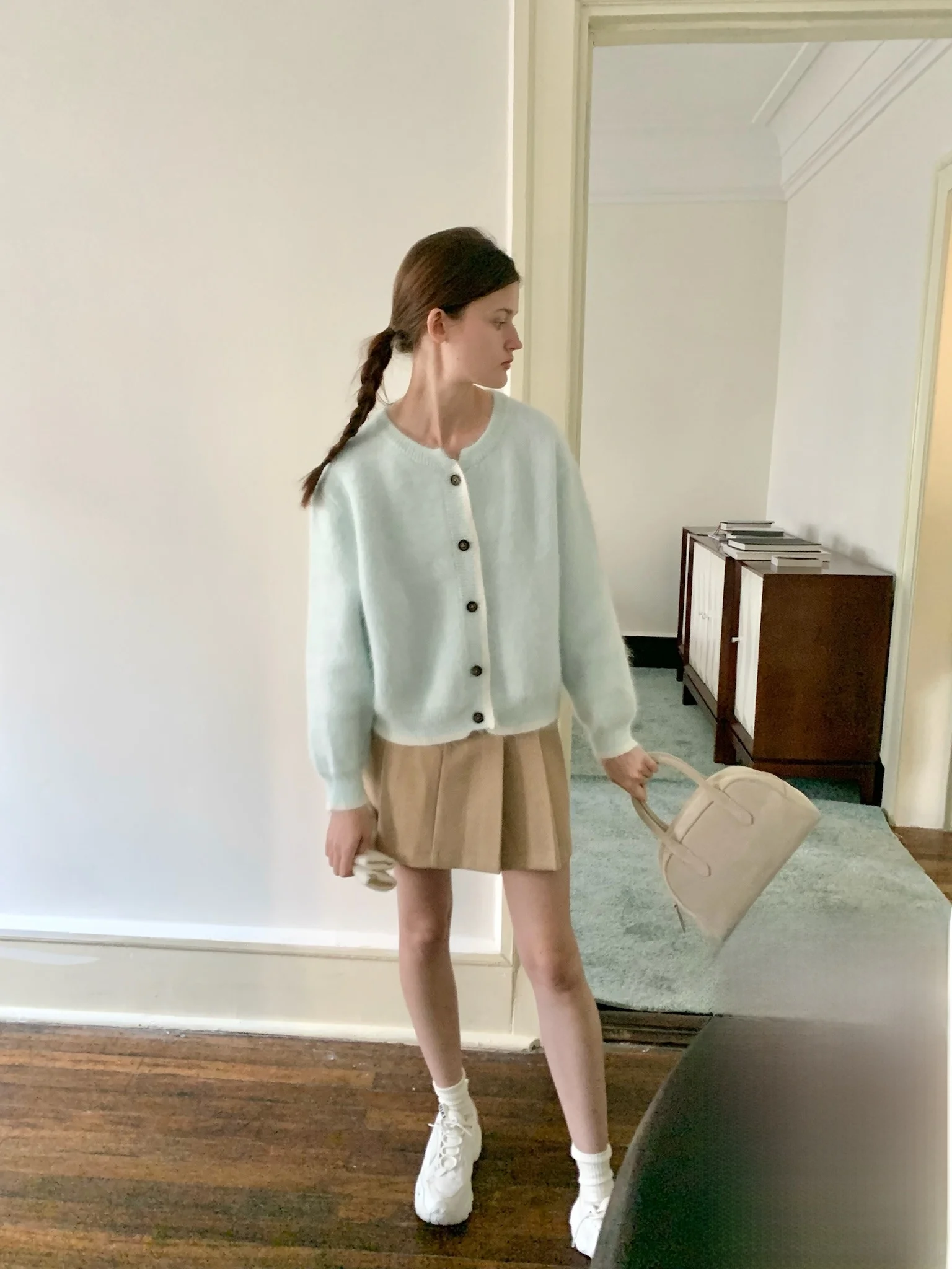 Мягкий вязаный кардиган-пальто для женщин, осенне-зимний, на одной пуговице, модный, из смесовой пряжи с кроличьим мехом, с низким круглым вырезом, длинный рукав
Мягкий вязаный кардиган-пальто для женщин, осенне-зимний, на одной пуговице, модный, из смесовой пряжи с кроличьим мехом, с низким круглым вырезом, длинный рукав