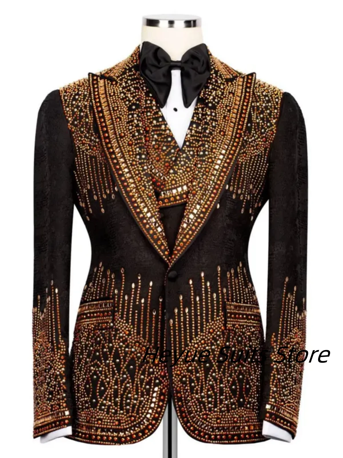 Luxury Metallic Beaded Diamond Men Suits Slim Fit 3Pieces Sets Groom Wedding Tuxedos Male Prom Blazers Customized Costume Homme
Luxury Metallic Beaded Diamond Men Suits Slim Fit 3Pieces Sets Groom Wedding Tuxedos Male Prom Blazers Customized Costume Homme