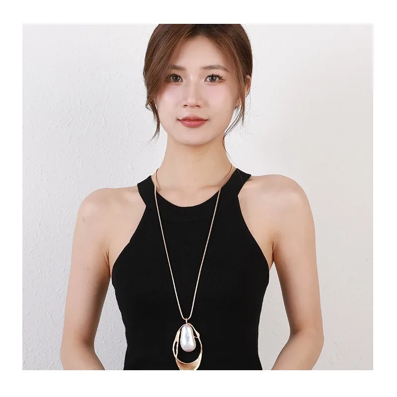 Special for New Female Long Necklaces, Metal High-end Fashion Brushed Oil Dripping Versatile Simple Necklaces
Special for New Female Long Necklaces, Metal High-end Fashion Brushed Oil Dripping Versatile Simple Necklaces