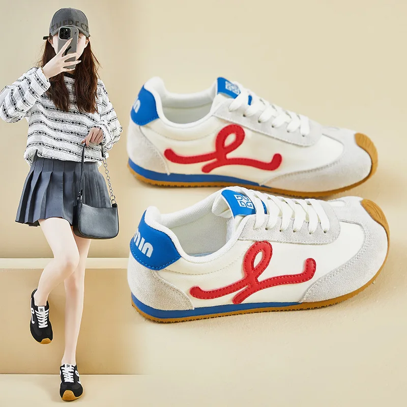 Spring 2025 Women's Retro Running Sneakers Height-Increasing Shoes for Campus Jogging & Streetwear Vibes
Spring 2025 Women's Retro Running Sneakers Height-Increasing Shoes for Campus Jogging & Streetwear Vibes