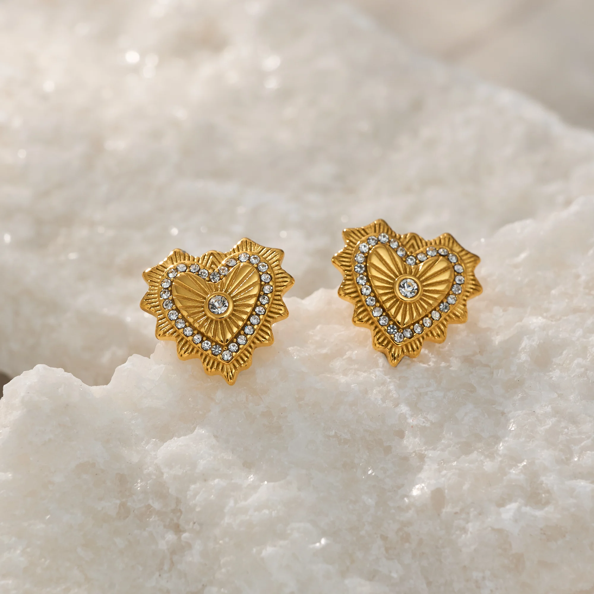 DASEIN NEW Summer INS 18k Gold Plated Hypoallergenic Stainless Steel Cute Vintage Love Heart Embossed Earrings for Party Gift
DASEIN NEW Summer INS 18k Gold Plated Hypoallergenic Stainless Steel Cute Vintage Love Heart Embossed Earrings for Party Gift