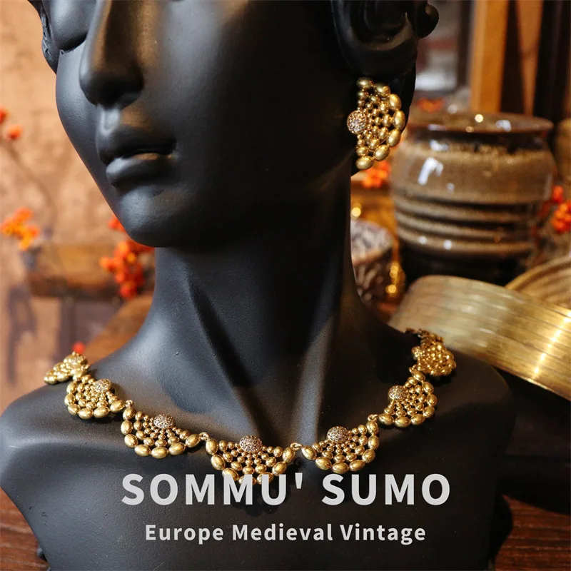 Американские ретро потертые легкие роскошные веерообразные полые серьги-колье. Высококлассный комплект с кристаллами циркона
Американские ретро потертые легкие роскошные веерообразные полые серьги-колье. Высококлассный комплект с кристаллами циркона