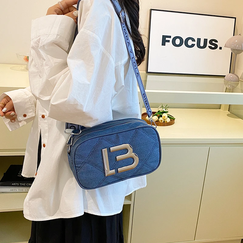 New Casual Zipper Shoulder Bag Luxury Design Women's Chain Strap Crossbody Bag Vintage Paris Fashion Commuter Tote
New Casual Zipper Shoulder Bag Luxury Design Women's Chain Strap Crossbody Bag Vintage Paris Fashion Commuter Tote