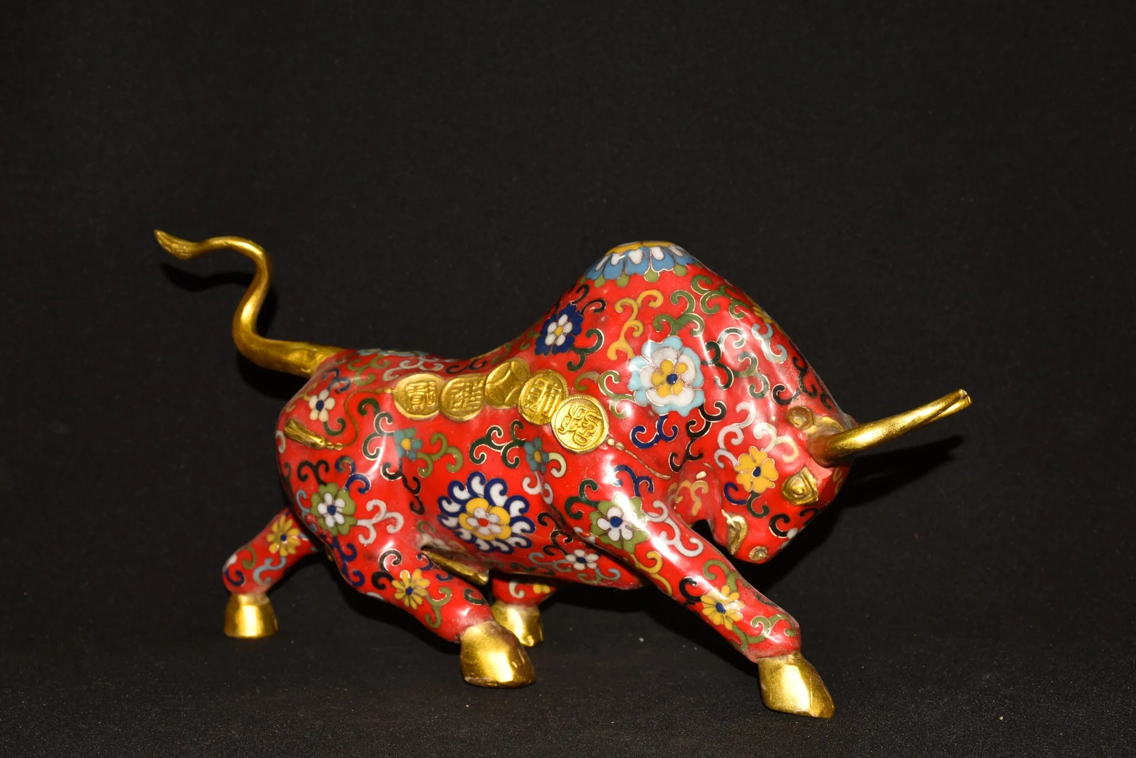 14"Tibetan Temple Collection Old Purple Bronze Cloisonne Enamel Bull Statue Bullish Wealthy Cow Amass wealth Ornaments
14"Tibetan Temple Collection Old Purple Bronze Cloisonne Enamel Bull Statue Bullish Wealthy Cow Amass wealth Ornaments