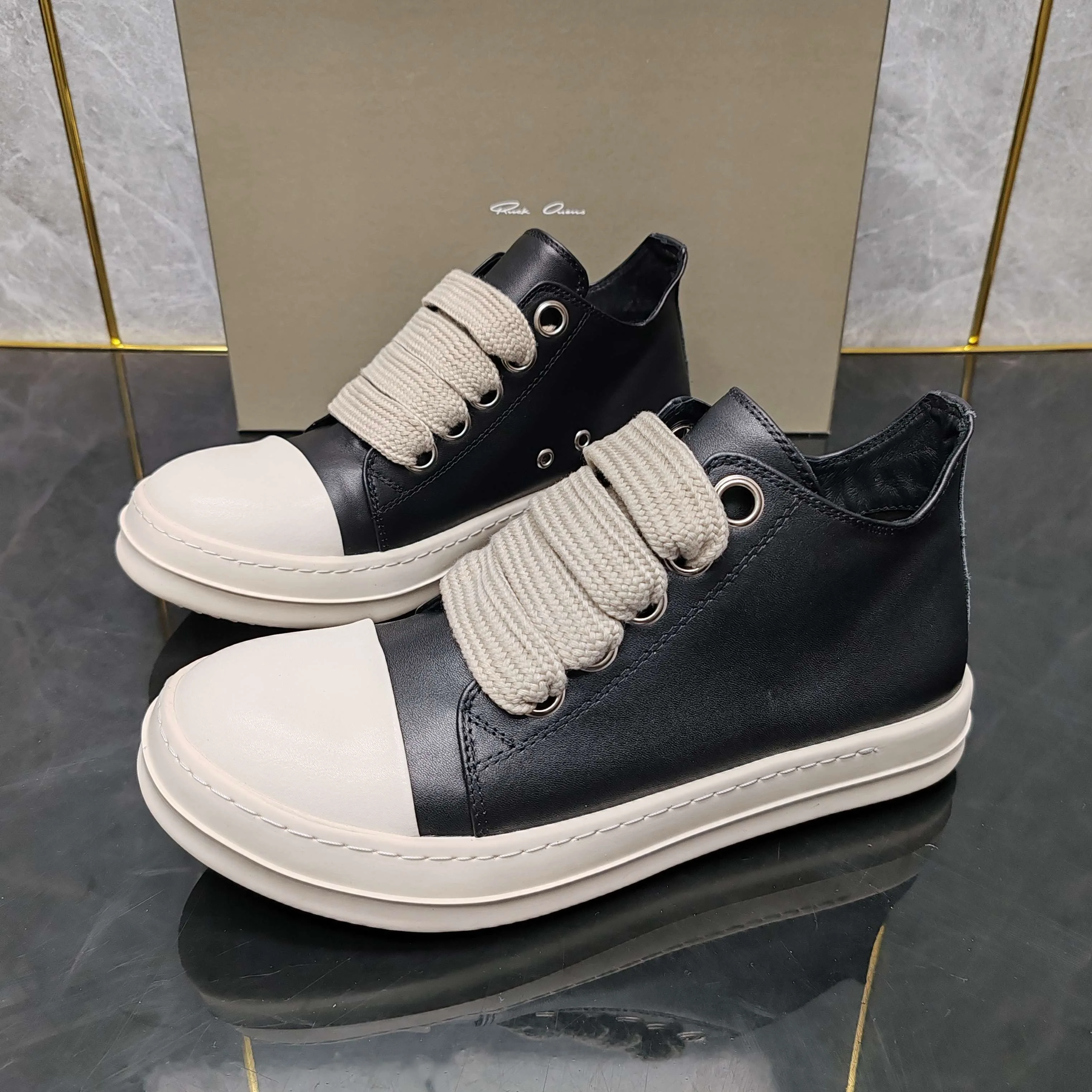 Tide brand Ricks shoes fashion leather creamy shoes low-top thick belt thick sole increased leisure Joker skateboard shoes.
Tide brand Ricks shoes fashion leather creamy shoes low-top thick belt thick sole increased leisure Joker skateboard shoes.