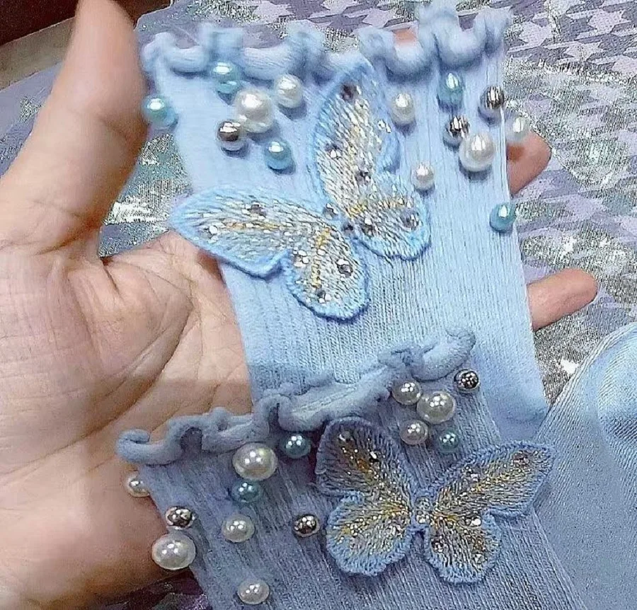 Роскошные стильные хлопковые носки с 3D вышивкой, бабочкой и жемчугом, вышитые бисером, женские стильные модные дышащие хлопковые носки для девочек
Роскошные стильные хлопковые носки с 3D вышивкой, бабочкой и жемчугом, вышитые бисером, женские стильные модные дышащие хлопковые носки для девочек