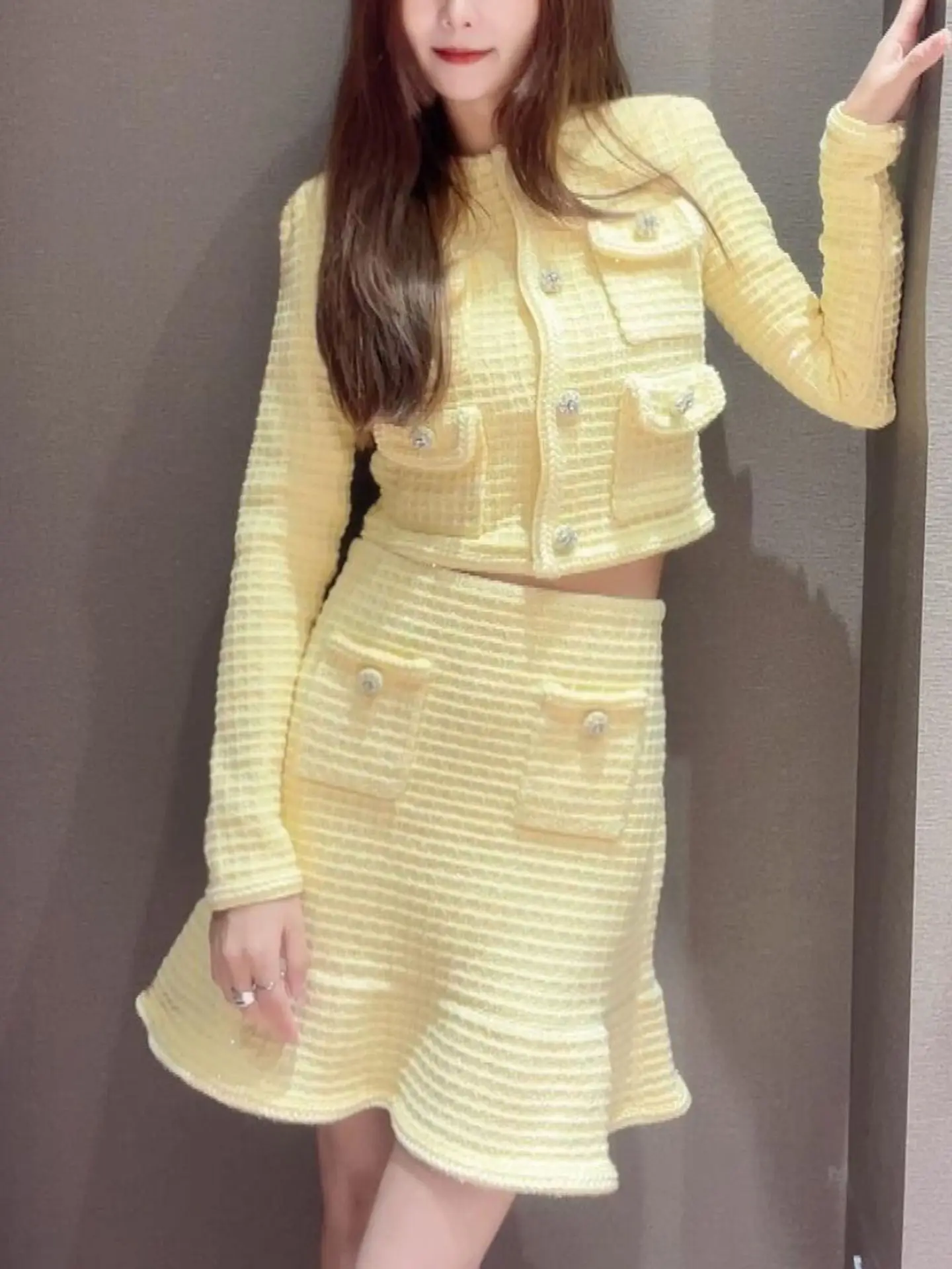 Elegant Women Yellow Two-piece Set Long-sleeved Knitted Cardigan or Slim-fitting Pocket-embellished Skirt
Elegant Women Yellow Two-piece Set Long-sleeved Knitted Cardigan or Slim-fitting Pocket-embellished Skirt