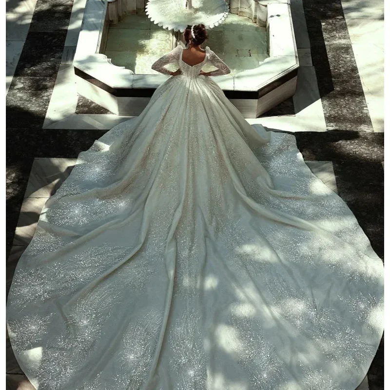 Luxurious Shiny A-Line Lace Bead Women's Wedding Dress Sexy V-Neck Long Sleeved with Trailing Charming Bridal Gown Customized
Luxurious Shiny A-Line Lace Bead Women's Wedding Dress Sexy V-Neck Long Sleeved with Trailing Charming Bridal Gown Customized