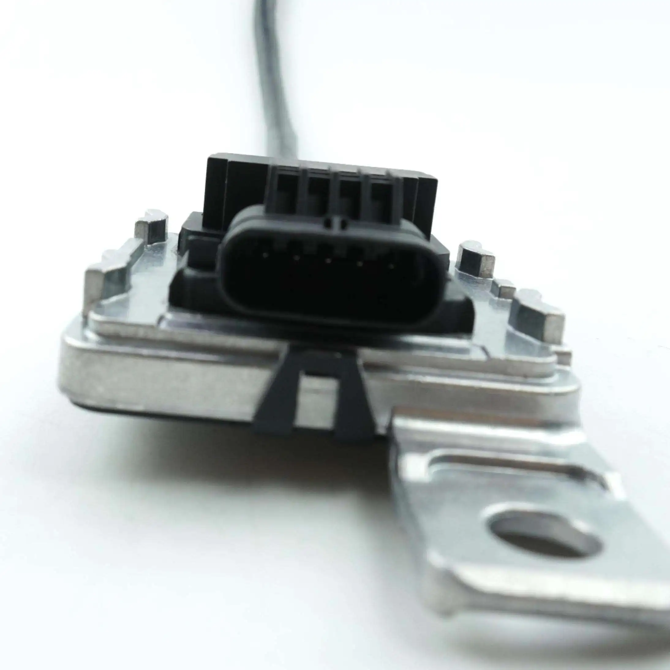 A2C19776100-02 Nitrogen Oxygen Nox Sensor 04L907807EF SNS705B
A2C19776100-02 Nitrogen Oxygen Nox Sensor 04L907807EF SNS705B