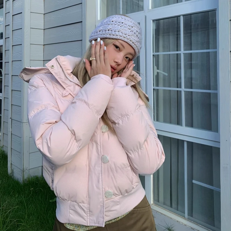 2025 Harajuku High Street морозостойкая толстая хлопковая куртка, новая зимняя розовая хлопковая женская куртка с меховым воротником и капюшоном
2025 Harajuku High Street морозостойкая толстая хлопковая куртка, новая зимняя розовая хлопковая женская куртка с меховым воротником и капюшоном