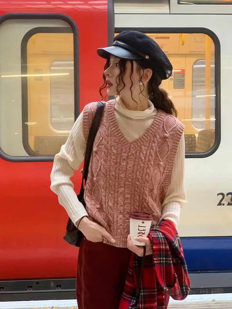 Розовый джентльмен Briti в стиле ретро, шерстяная хлопковая смесь, мяч ручной работы, льняной жилет с V-образным вырезом, бренд Augmap 20224, зимний сезон, чистый цвет
Розовый джентльмен Briti в стиле ретро, шерстяная хлопковая смесь, мяч ручной работы, льняной жилет с V-образным вырезом, бренд Augmap 20224, зимний сезон, чистый цвет