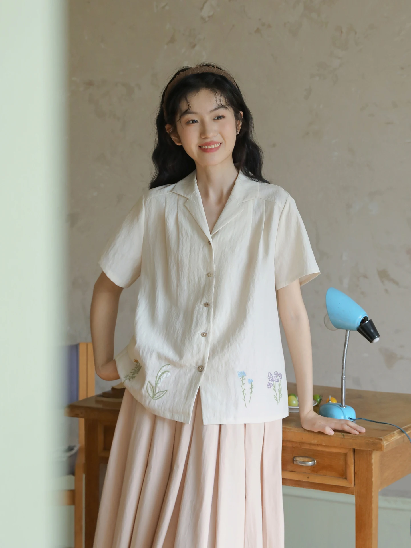 Женский летний топ свободного кроя Nesoulum с вышитым подолом и воротником-стойкой, винтажный повседневный топ
Женский летний топ свободного кроя Nesoulum с вышитым подолом и воротником-стойкой, винтажный повседневный топ