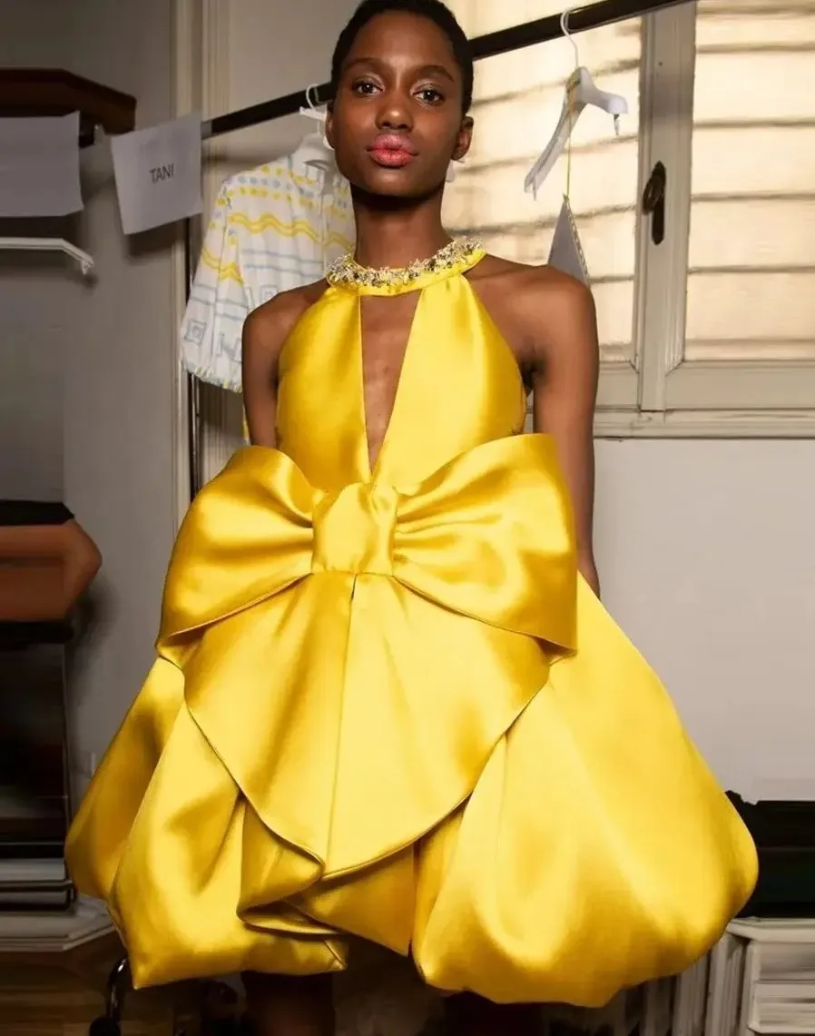 Fashion Yellow Short Prom Dress 2026 O-neck Beads Big Bowknot Puffy Satin Homecoming Party Gowns Christmas Dresses Vestidos
Fashion Yellow Short Prom Dress 2026 O-neck Beads Big Bowknot Puffy Satin Homecoming Party Gowns Christmas Dresses Vestidos
