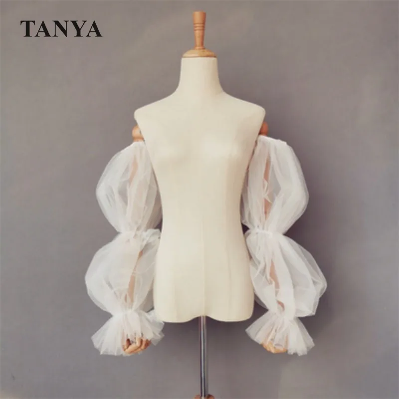 Soft Tulle Ivory Elegant Detachable Wedding Sleeves Up And Down Gloves Simple Bridal Photo Shoot Accessories SWD161-2
Soft Tulle Ivory Elegant Detachable Wedding Sleeves Up And Down Gloves Simple Bridal Photo Shoot Accessories SWD161-2