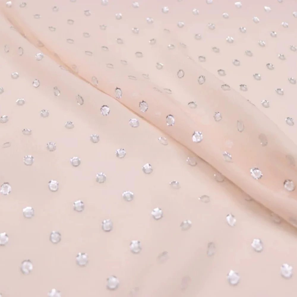 Good Texture Beautiful Shiny Pink Base Silver Dots Design Soft Silk Crepe Metallic Fabric for Women Summer Dress Cheongsam
Good Texture Beautiful Shiny Pink Base Silver Dots Design Soft Silk Crepe Metallic Fabric for Women Summer Dress Cheongsam
