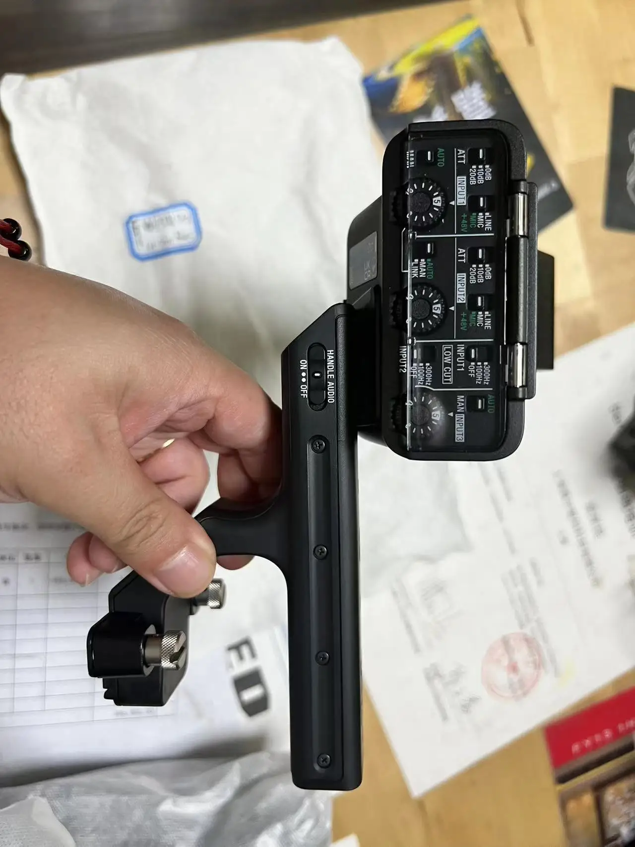 Applicable to Sony FX3 Fx6 Brand New Disassembly Original XLR Handle Microphone Audio Module Upper Handle Handle
Applicable to Sony FX3 Fx6 Brand New Disassembly Original XLR Handle Microphone Audio Module Upper Handle Handle