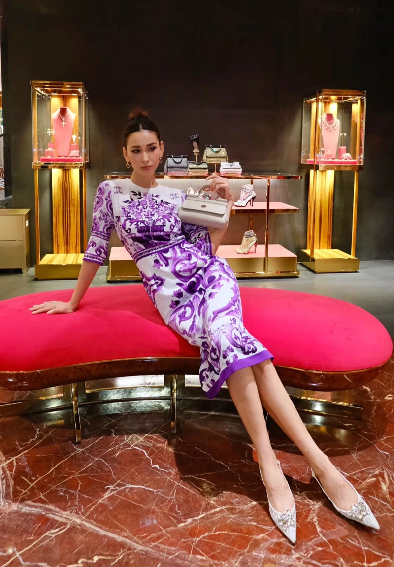 High Quality 2025 New Autumn Sexy Sheath Silk Dress Elegant Ladies Vintage Purple Printed Dress
High Quality 2025 New Autumn Sexy Sheath Silk Dress Elegant Ladies Vintage Purple Printed Dress