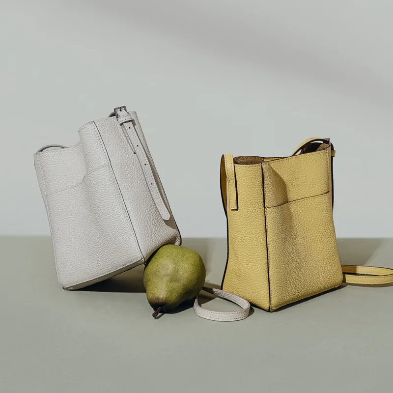 2024 New Moda Literary Patchwork Simple Single-Shoulder Bag Cowhide All-match Personalized Bucket Korea Commuter Messenger Bags
2024 New Moda Literary Patchwork Simple Single-Shoulder Bag Cowhide All-match Personalized Bucket Korea Commuter Messenger Bags