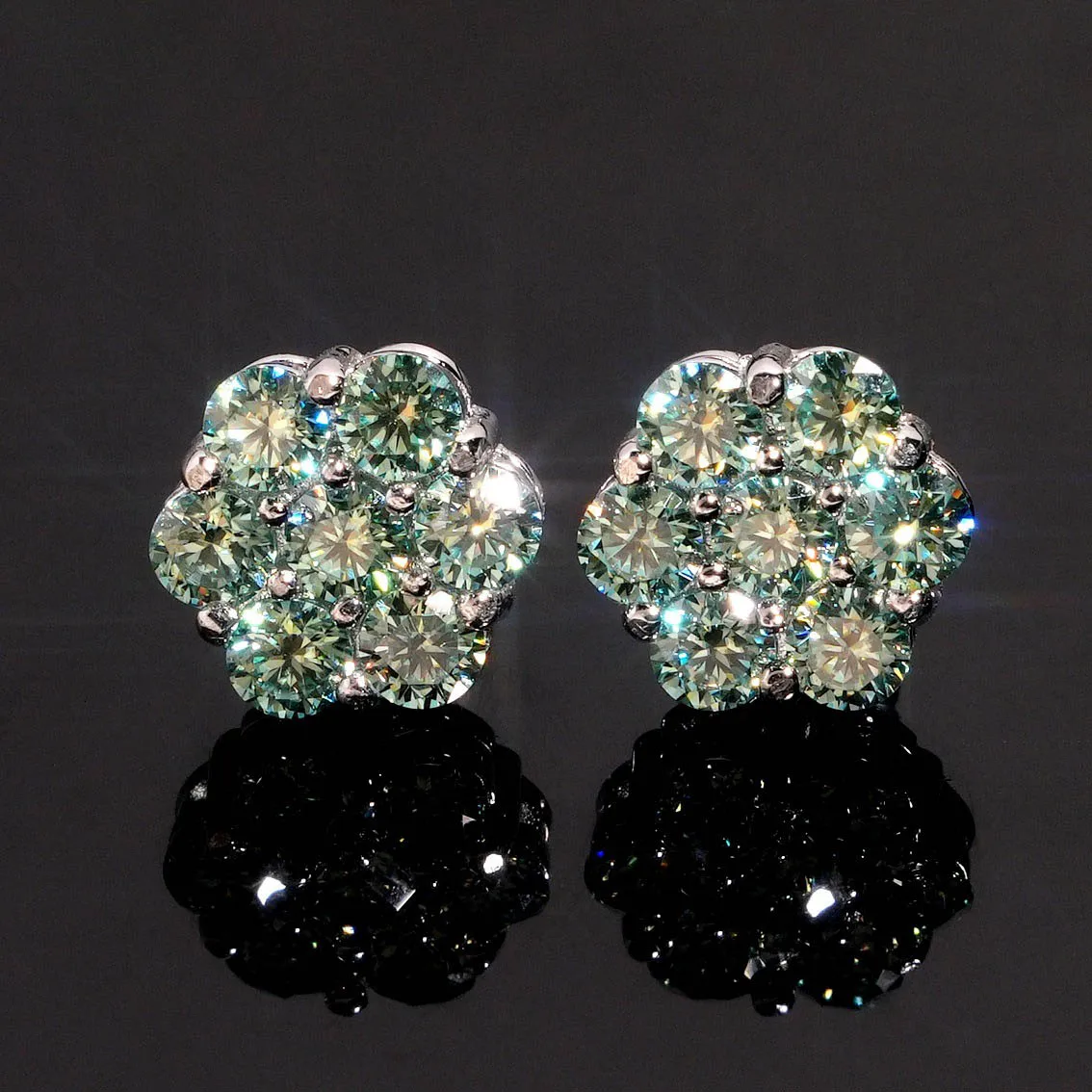 Hip Hop Iced 9MM Colorful Moissanite Flower Earrings Screw Back 925 Sterling Silver for Girl Men Pass Diamond Tester with Gra
Hip Hop Iced 9MM Colorful Moissanite Flower Earrings Screw Back 925 Sterling Silver for Girl Men Pass Diamond Tester with Gra