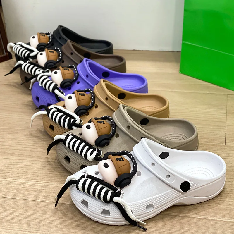 Large size beach shoes new hole shoes seaside casual one-word drag cartoon couple breathable bag head versatile cool slippers
Large size beach shoes new hole shoes seaside casual one-word drag cartoon couple breathable bag head versatile cool slippers