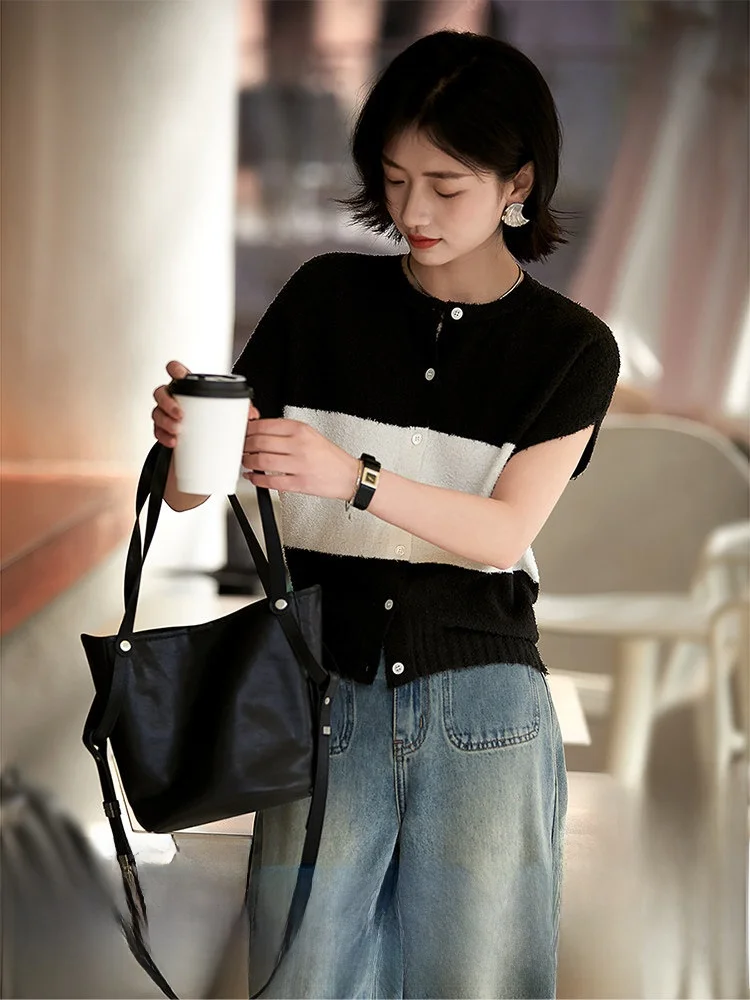 XiaoHanGe Black And White Keyboard Knitted Cardigan Textured Braid Color Block Vest Style Spring 2026 Women's Casual Wear
XiaoHanGe Black And White Keyboard Knitted Cardigan Textured Braid Color Block Vest Style Spring 2026 Women's Casual Wear
