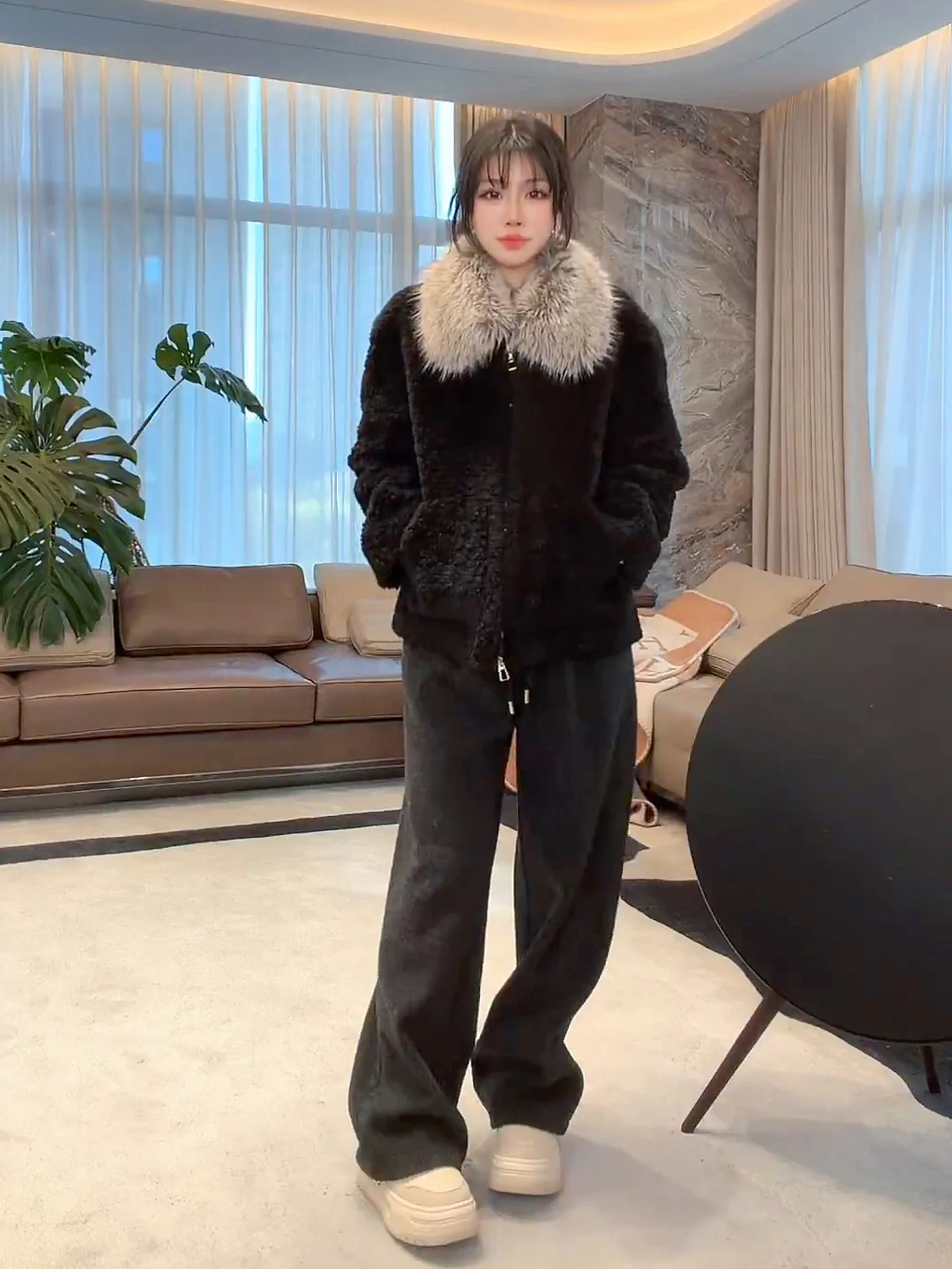 Куртка из искусственного меха с воротником из бархата и меха, теплая, универсальная, с наполнителем из овечьей шерсти, для молодежи и среднего возраста
Куртка из искусственного меха с воротником из бархата и меха, теплая, универсальная, с наполнителем из овечьей шерсти, для молодежи и среднего возраста