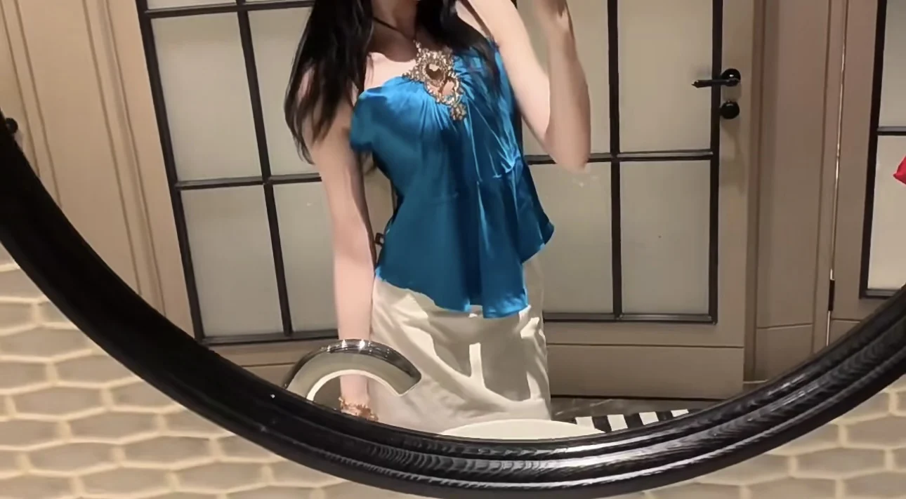 Гламурный синий гладкий атласный топ с рюшами Peaco, усиливает отбеливающий женский летний жилет с ремешком Faion Item
Гламурный синий гладкий атласный топ с рюшами Peaco, усиливает отбеливающий женский летний жилет с ремешком Faion Item