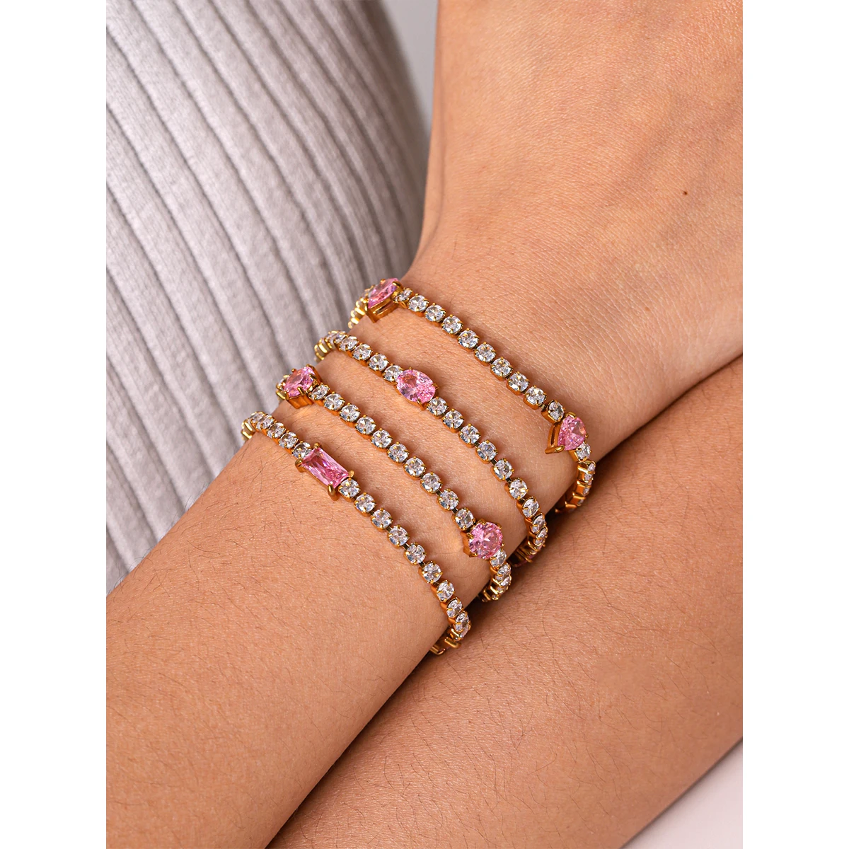 New Arrival Luxury Shiny Pink Zirconia Bracelet For Women 18K Gold Plated Stainless Steel High Grade Unique Jewelry Gift
New Arrival Luxury Shiny Pink Zirconia Bracelet For Women 18K Gold Plated Stainless Steel High Grade Unique Jewelry Gift